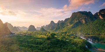 Ban Gioc waterfalls by Antwan Janssen