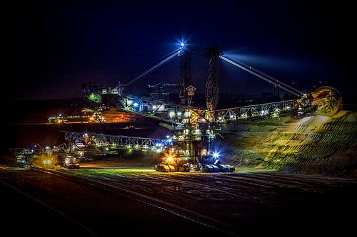Graafmachine in bruinkoolmijn