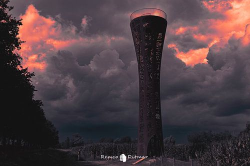 De Koperen Weusthagtoren: Een Uitzicht op Rust