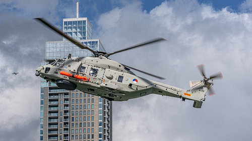 Koninklijke Luchtmacht NH-90 helikopter geeft demonstratie.