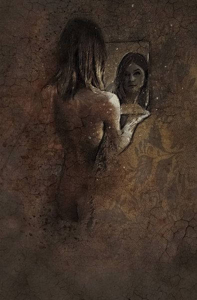 Frau schaut in den Spiegel von Moonheart Artworks