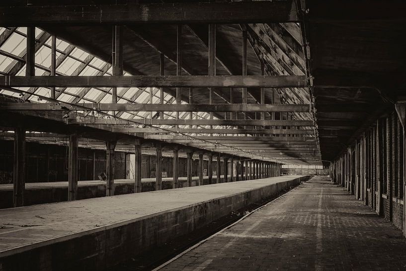 Verlaten station par José Verstegen