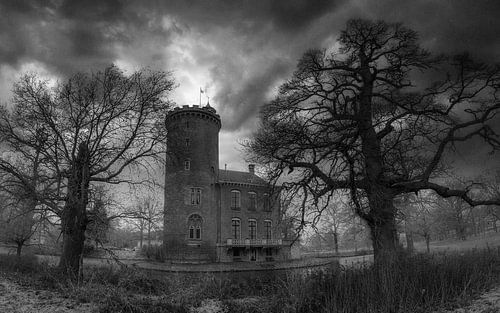Manor house / Sterkenburg Castle by Mart Houtman