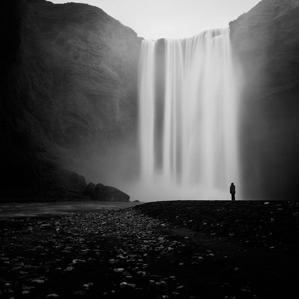 Skógafoss Wasserfall - Island von Arnold van Wijk