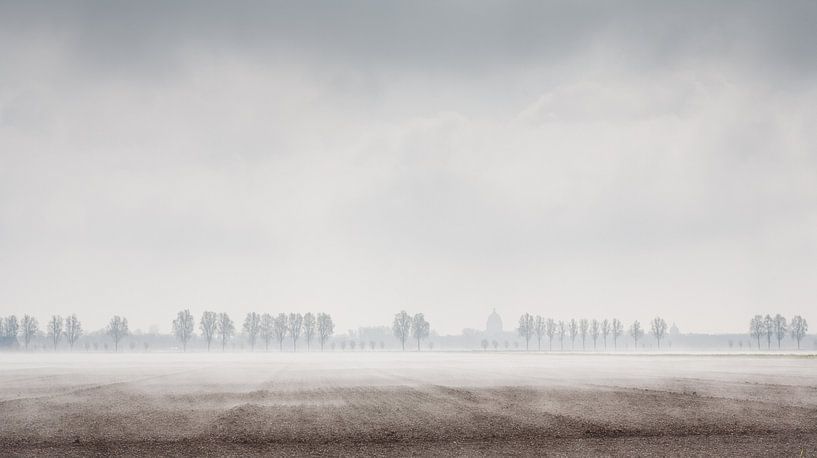 Mist over Zeeuwse akker van Arthur van Iterson