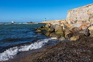 Mole an der Ostseeküste in Warnemünde