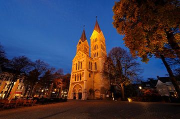 Munsterkerk aan Munsterplein in Roermond van Merijn van der Vliet