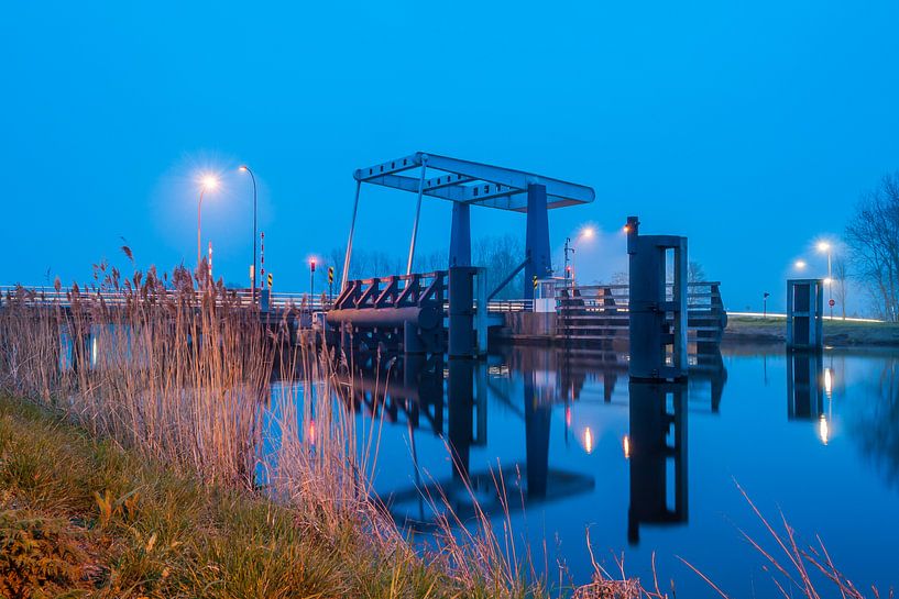 Bloemhofbrug over het Eemskanaal bij Overschild van Richard Janssen