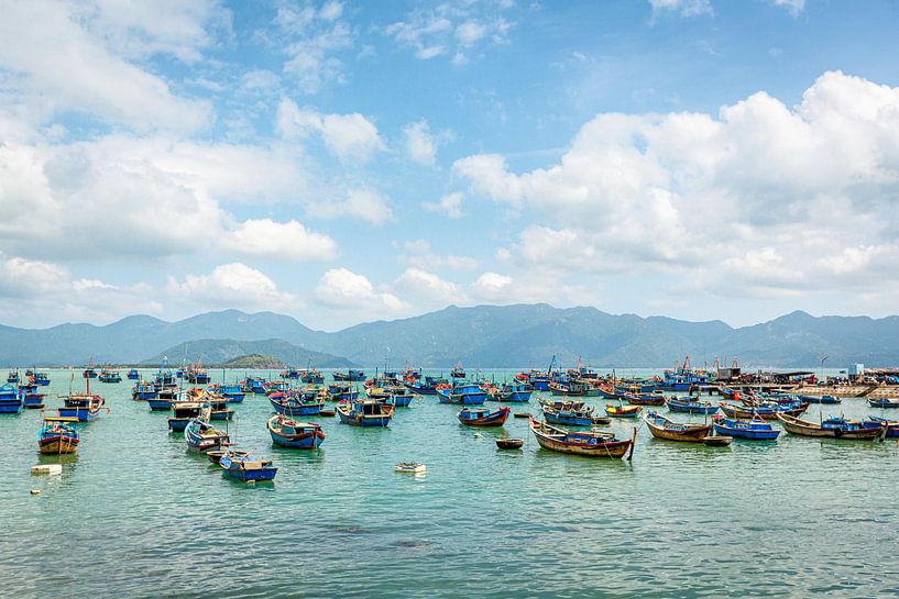 Boote in Nha Trang Vietnam von Gijs de Kruijf