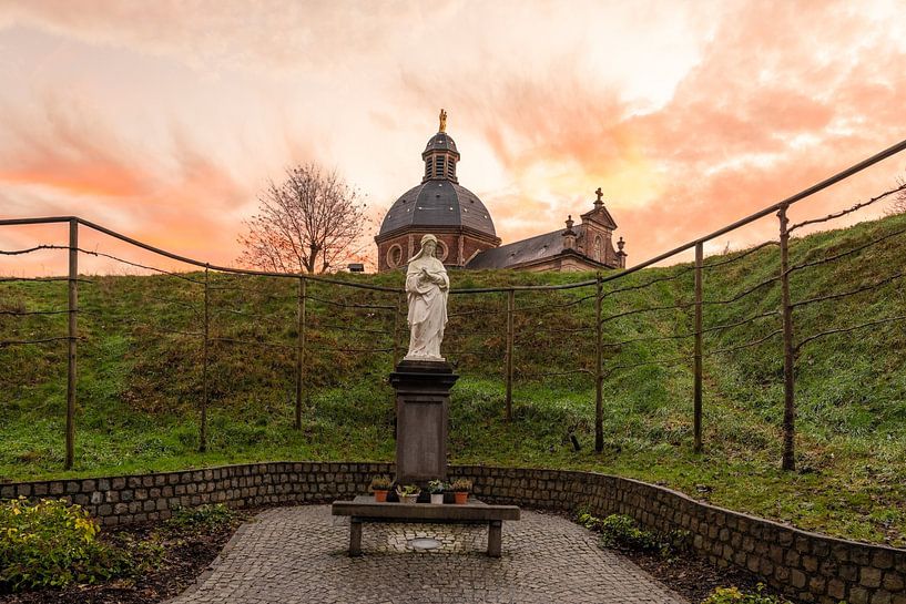 In Geraardsbergen stay a beautiful chapel on the hill by Marcel Derweduwen