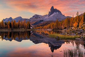 Sonnenaufgang am Lago Federa, Dolomiten, Italien