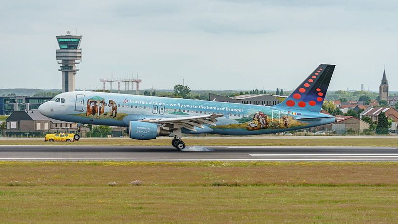 Airbus A320 der Brussels Airlines mit Bruegel-Lackierung. von Jaap van den Berg
