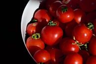 Rode tomaten in pot van Ulrike Leone thumbnail