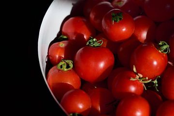 Rode tomaten in pot