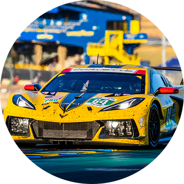 Corvette in ochtendlicht tijdens 24 uur van Le Mans 2022
