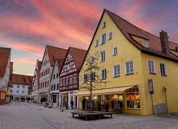 Altstadt Nördlingen, Bayern Deutschland bei Sonnenuntergang von Animaflora PicsStock