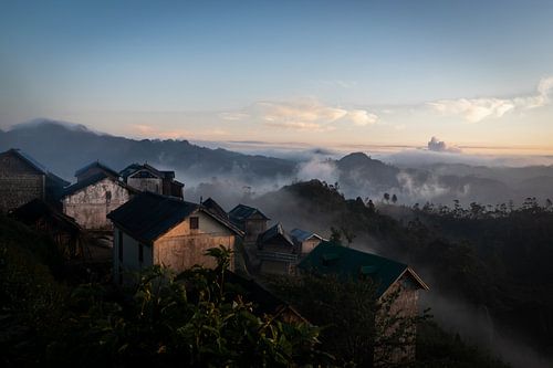 Madagaskar - Zonsopkomst in Zafimaniry dorp