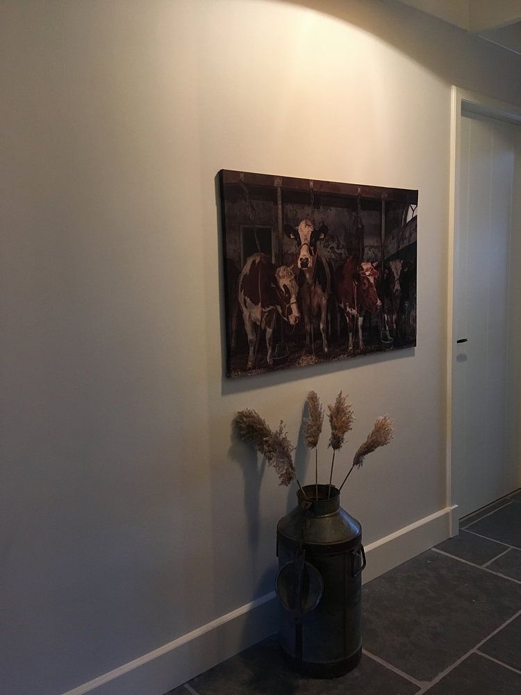 Koeien in oude koeienstal  van Inge Jansen 