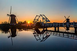 Verlichte molens Kinderdijk - 4 by Loek Groot