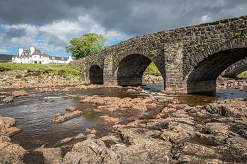 Oude brug Sligachan, eiland Skye van Christian Müringer