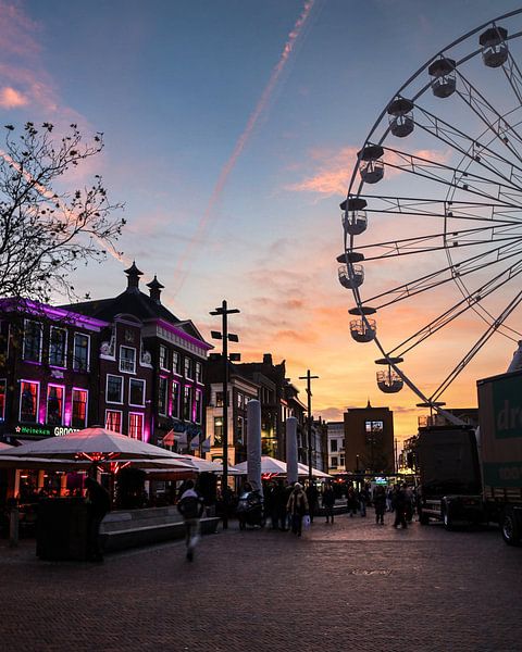 Wintergold auf dem Grote Markt: Groningen in festlicher Pracht von Stadspronk