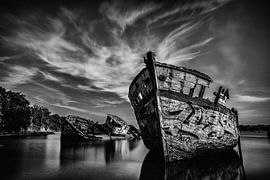 shipwreck at the coast of Brittanny by Winne Köhn