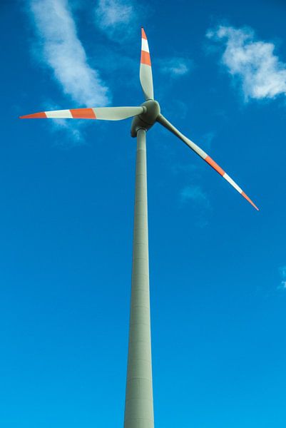 Electricity through wind by Norbert Sülzner