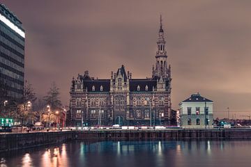 Het prachtige gebouw van het Loodswezen in Antwerpen net na zonsonderg van Daan Duvillier