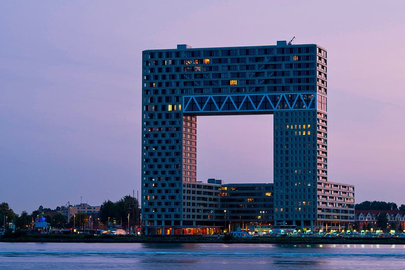 Construire les Pontsteigerin Amsterdam en lumière douce après le coucher du soleil par Wim Stolwerk