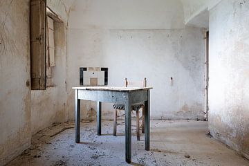 Büro in einem verlassenen Kloster