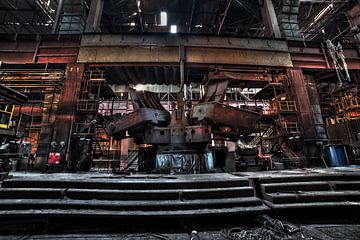 Urbex Kleurrijke staalfabriek van Dyon Koning