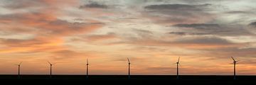 Windpark na zonsondergang by Geke Willems