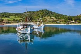 Bateaux de pêche en Grèce - port à Nea Roda