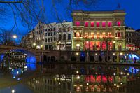 Oudegracht Utrecht blauw uur, Winkel van Sinkel en Bezembrug