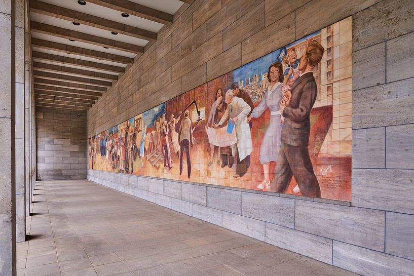 "Building the Republic" in Berlin by Meißner porcelain by Jenco van Zalk