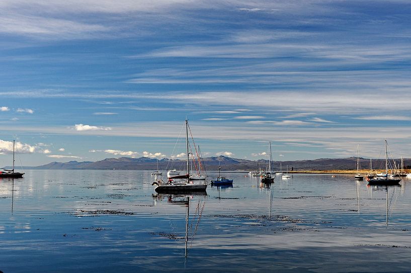 The charm of Ushuaïa between sea and mountains by Frank Photos