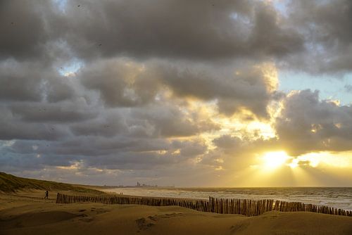 Strand, zee en wolken