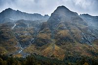 Montagnes s'élevant à Bjørke, la partie intérieure du Hjørundfjorden, Norvège