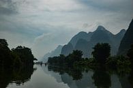 Door de wateren van de Yu Long rivier van Zoe Vondenhoff thumbnail
