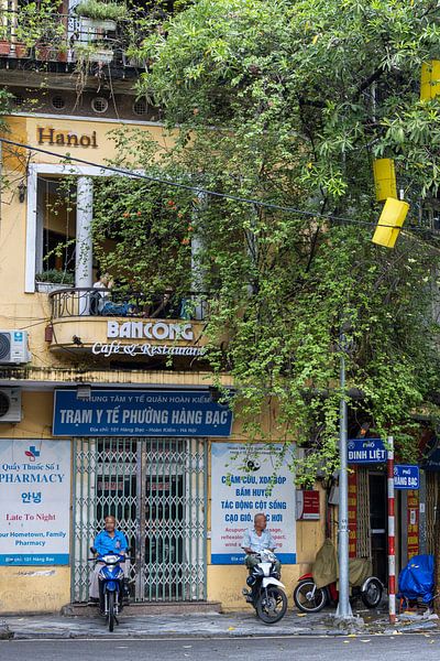 Straßenszene Altstadt von Hanoi von Sander Groenendijk