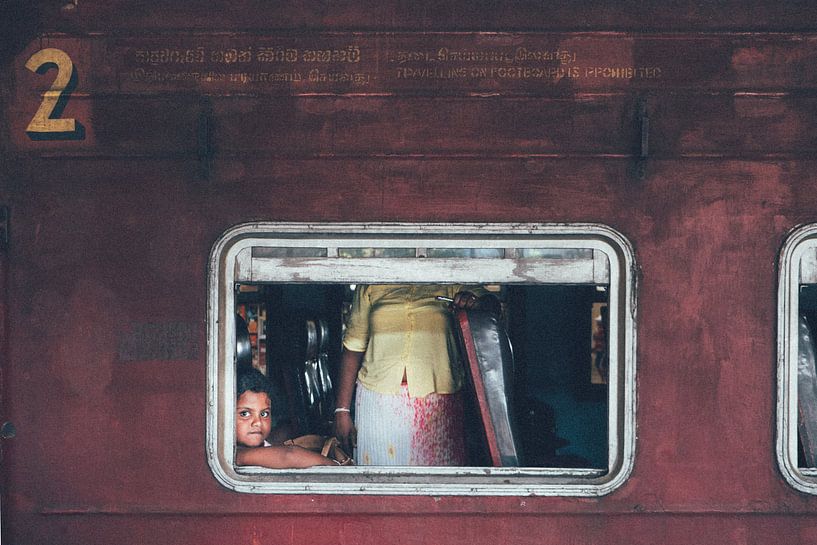 Sri Lanka kindje in de trein van Karlijne Geudens