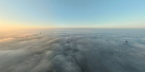 Het stadsfront van Kampen in de mist van Evert Jan Kip