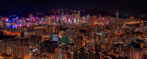 Hongkong, panoramisch nachtzicht vanaf een uitkijkpunt