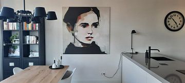 Klantfoto: Portret van een vrouw in voornamelijk zwart-wit van Carla Van Iersel