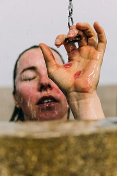 Wounds in the showers van Eloise Mavian