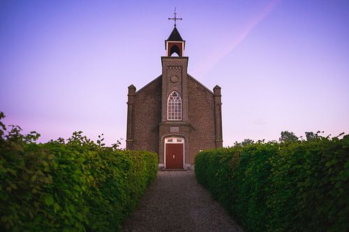 Lever du soleil à l'église réformée néerlandaise de Homoet