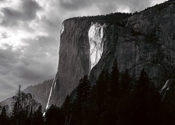 El Capitan bei Sonnenuntergang in schwarz-weiß (Yosemite) von Atomic Photos