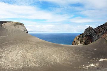 Lava Landschaft Blick auf das Meer von Jan Brons
