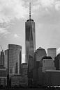 One World Trade Center NYC in Schwarz und Weiß von Thea.Photo Miniaturansicht