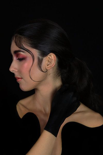 Woman in black by Iris Kelly Kuntkes
